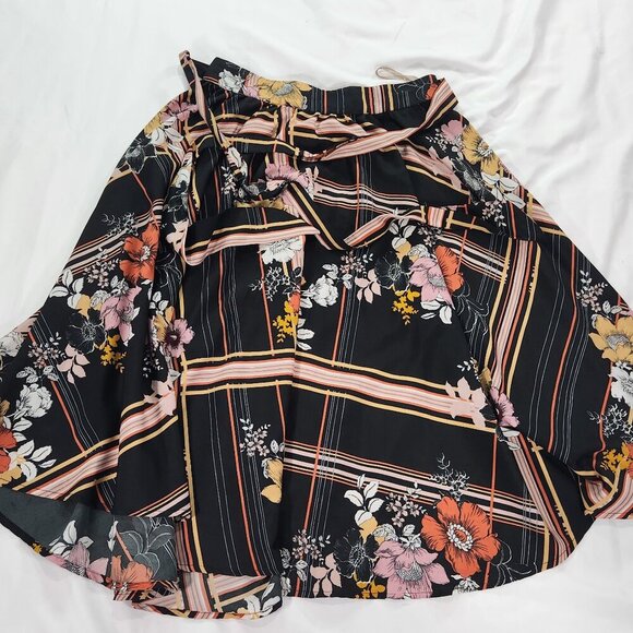 Black Floral Knee Length Pleated Fall Skirt MED      Lot B - Picture 1 of 5